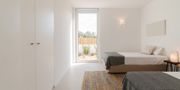 Comprar / Vender Casas Unifamiliares y Chalets en Madarcos · con Mobiliario y Carpintería a Medida