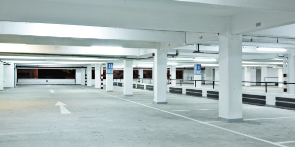Comprar / Vender Pisos y Plantas Bajas en Patones · con Garaje / Parking