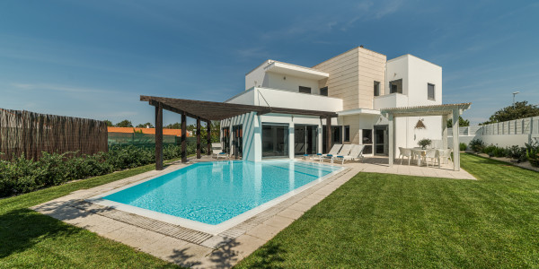 Inversores, Intermediarios, Agentes y Brokers Inmobiliarios en La Acebeda · Villas